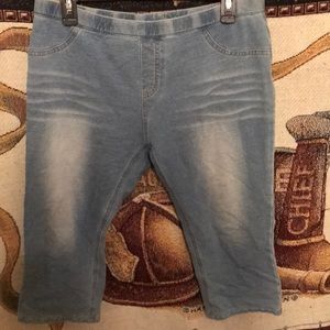 Hue Capri stretch pants